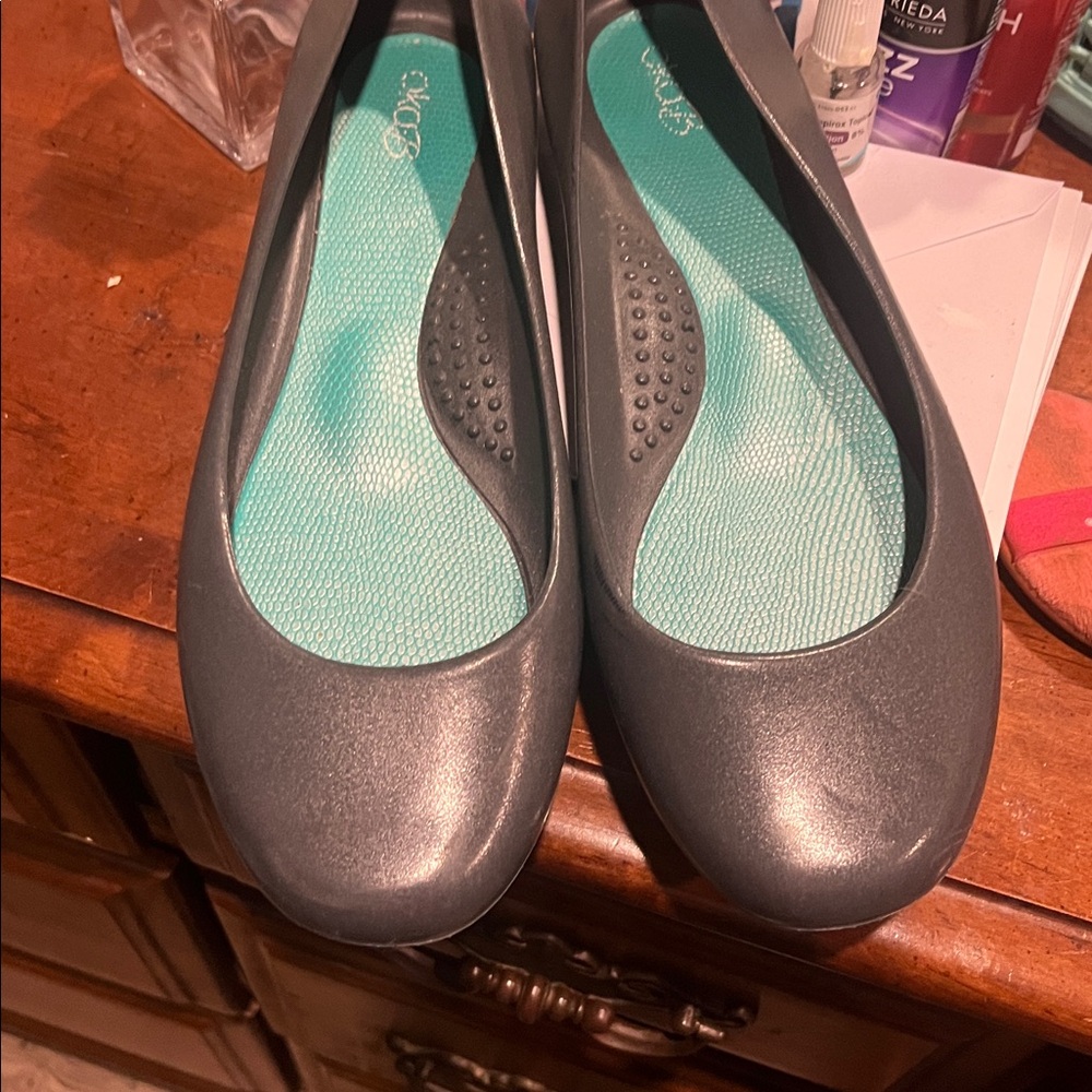 OKA-B Gray Ballerina Flats with Teal Textured Insole size 9